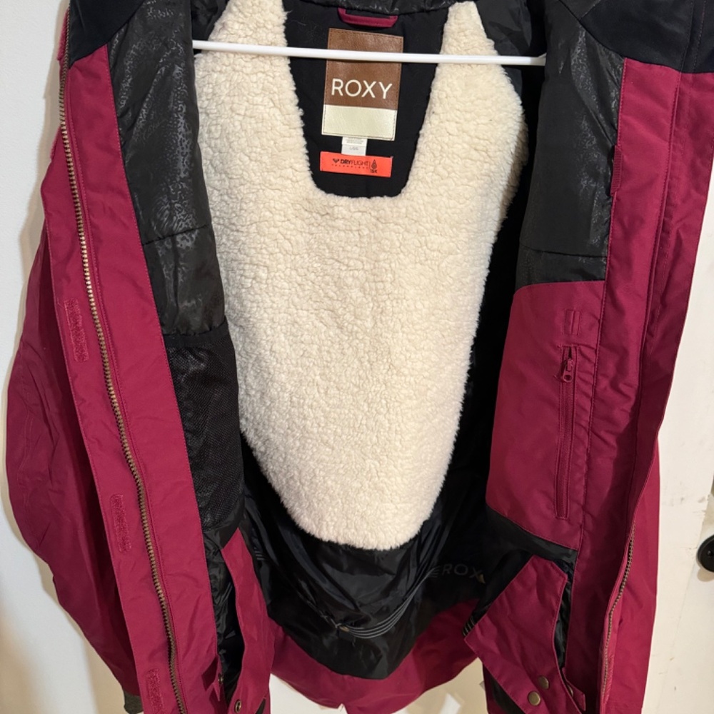 Women’s Roxy Snowboarding Jacket - Picture 3 of 3